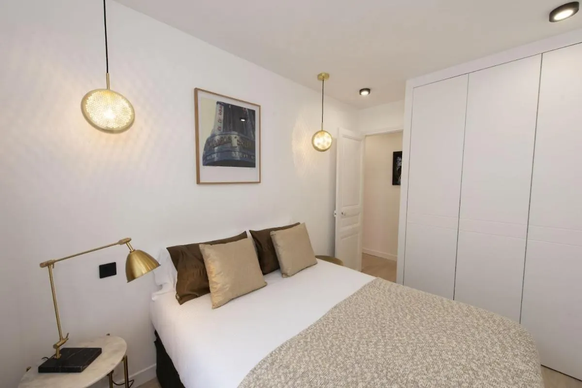 Voyageur Sans Bagage Daire Paris Fransa
